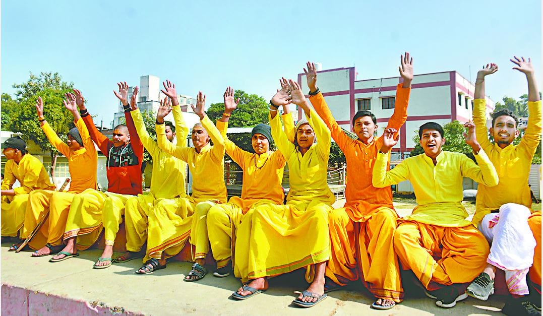 Varanasi Weather update Cold night but relief in day temperature rises due to strong sun