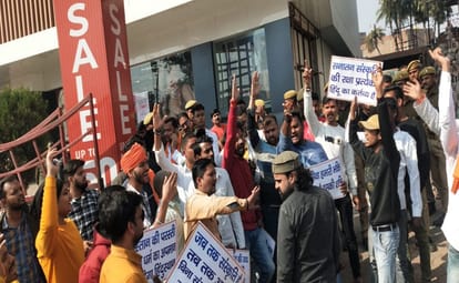 Hindu Jagran Manch protest film Pathan in front of ip mall sigra varanasi