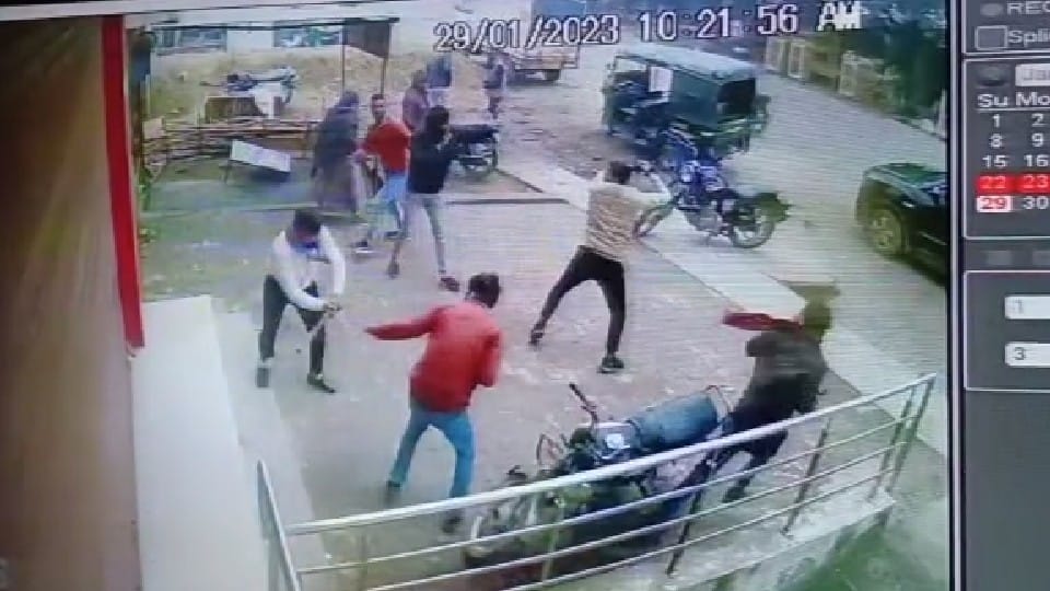 youth brutally beaten in dispute over Tiranga Yatra in Shahjahanpur