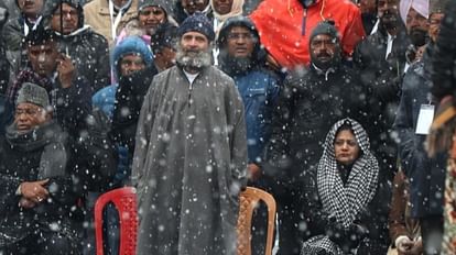कश्मीर में फिरन पहने राहुल गांधी
