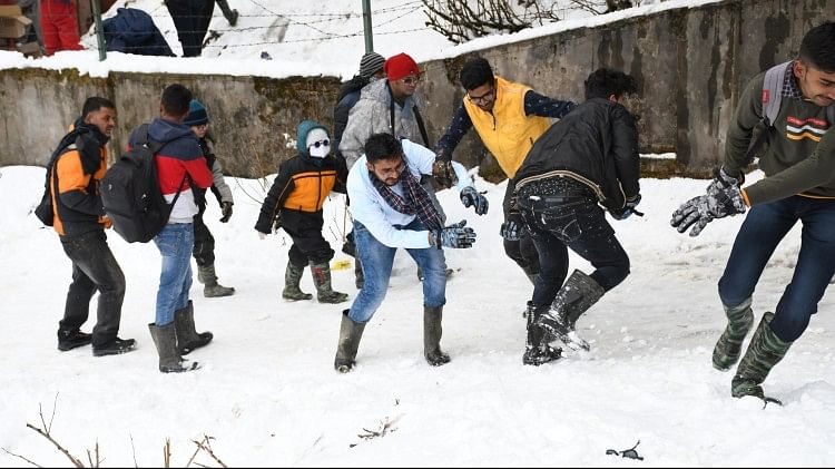 Himachal Weather: लाहौल और किन्नौर में भारी बर्फबारी, दो हिमखंड गिरे, चिनाब नदी का रुका बहाव himachal weather update heavy snowfall in kinnaur and lahaul spiti two avalanche in kinnaur lahaul