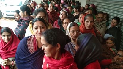 Digital attendance of MGNREGA Majdoor sparks row in Chamba Himachal Pradesh