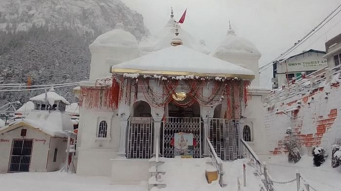 Uttarakhand Weather: मैदान से लेकर पहाड़ तक बारिश, बर्फबारी से पारा धड़ाम, ठिठुरे लोग, इन जगहों पर ऑरेंज अलर्ट गंगोत्री में बर्फबारी