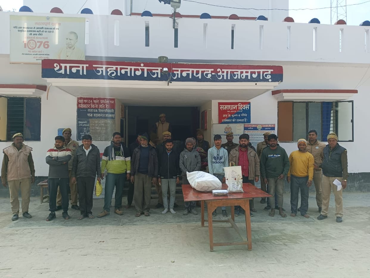 15 accused arrested for stealing batteries from mobile towers in azamgarh  goods worth Rs 15 lakh recovered