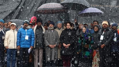 Rahul Gandhi dons 'pheran' to ward off Kashmir chill