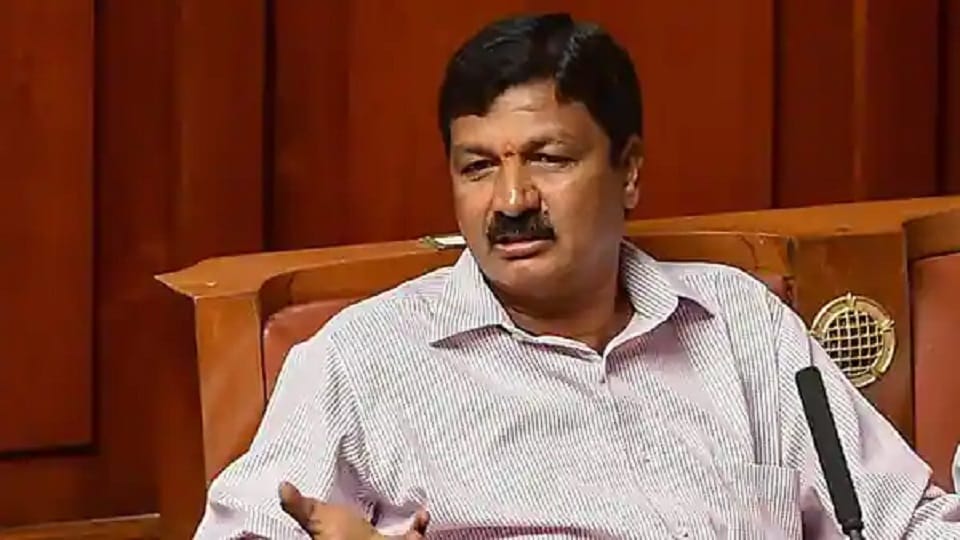 BJP MLA Ramesh Jarkiholi Says DK Shivakumar has made CDs of 120 people incl Congress leaders