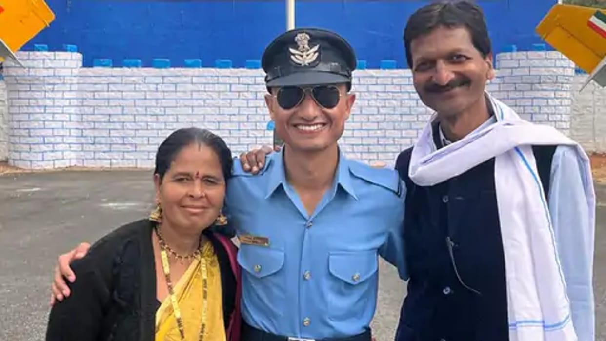 Betul farmer's son became flying officer in Air Force