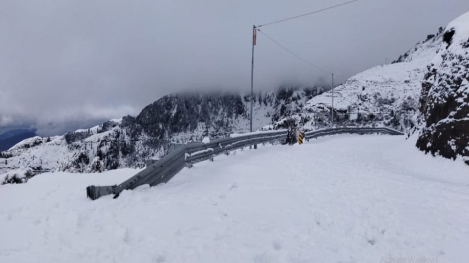 Uttarakhand Weather News Heavy Snowfall in Chakrata Many Road closed