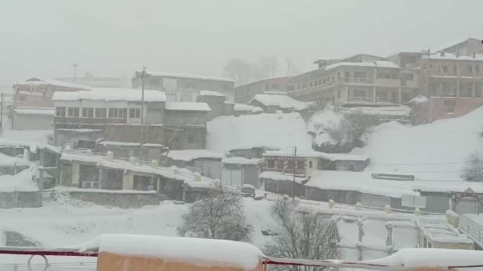 Snowfall In Badrinath Kedarnath and Other Hilly Areas of Uttarakhand Amazing Photos