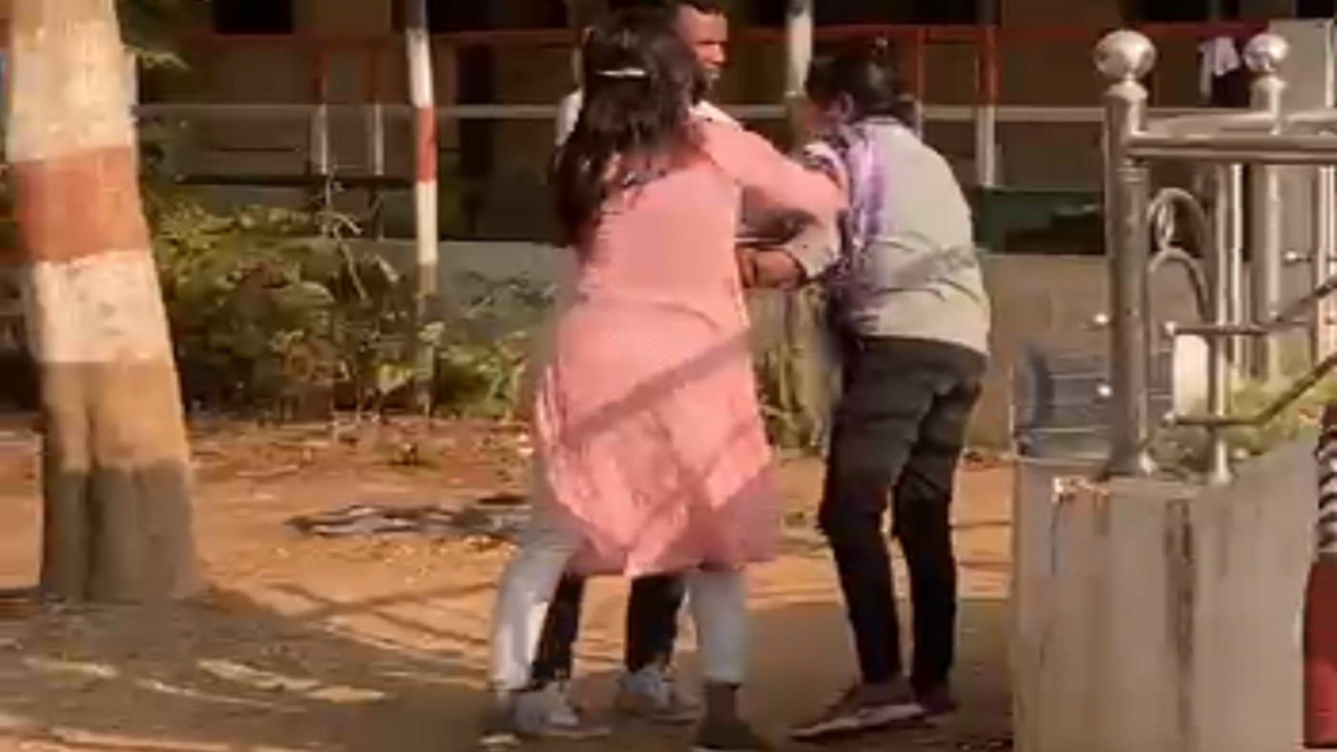 kick-punch between girl students in chhattisgarh balod college, video viral