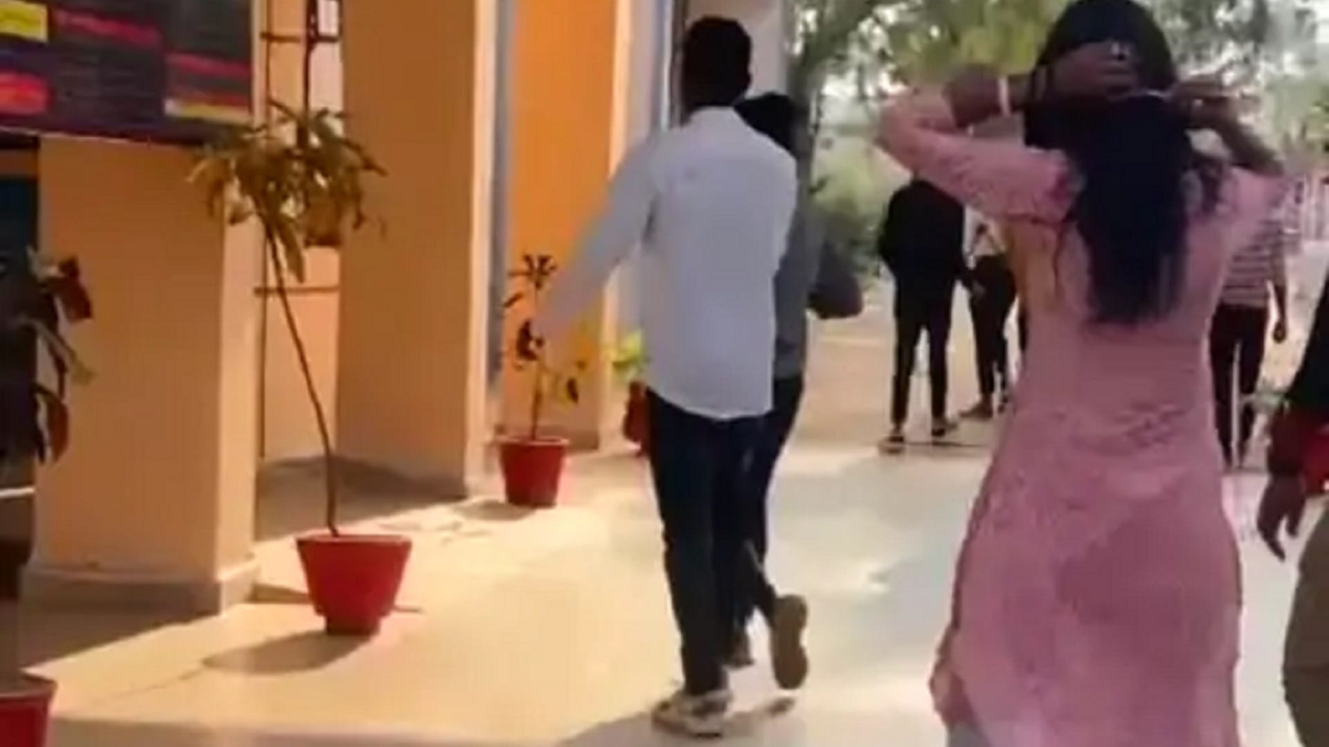 kick-punch between girl students in chhattisgarh balod college, video viral