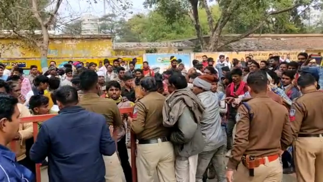 Ratlam: DJ vehicle ran over the child; Villagers surrounded the police station
