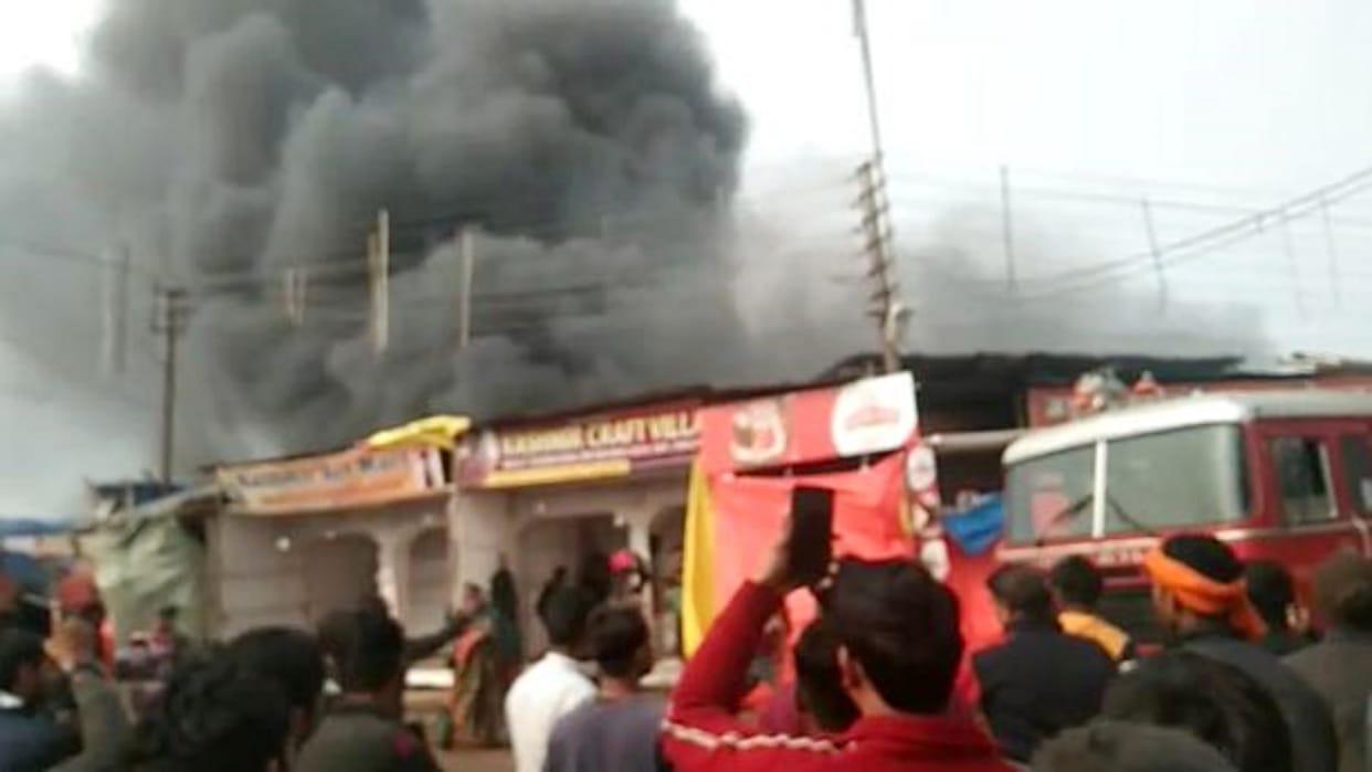Fire Broke Out in Gwalior Trade Fair 12 Shops and Showrooms Caught Fire in Madhya Pradesh News in Hindi