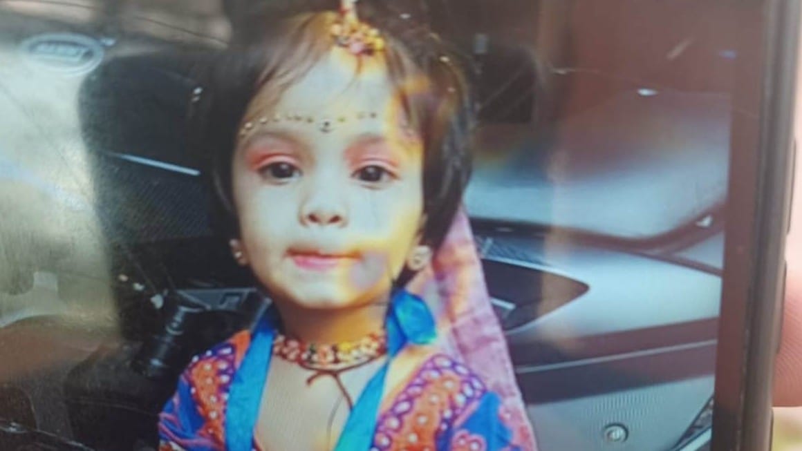 hree-year-old fell into hot water in Indore, died