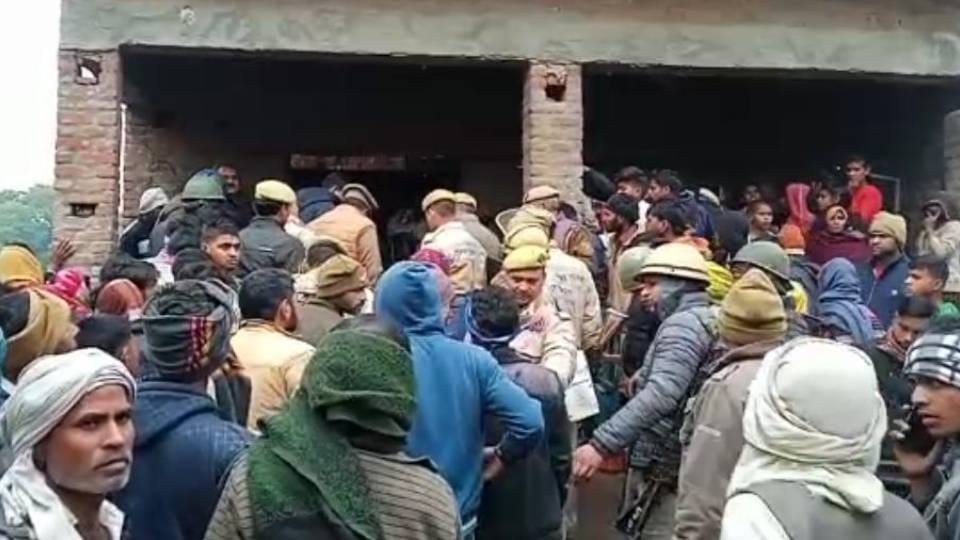 miscreants killed husband and wife with knives in broad daylight while injured innocent In Etah