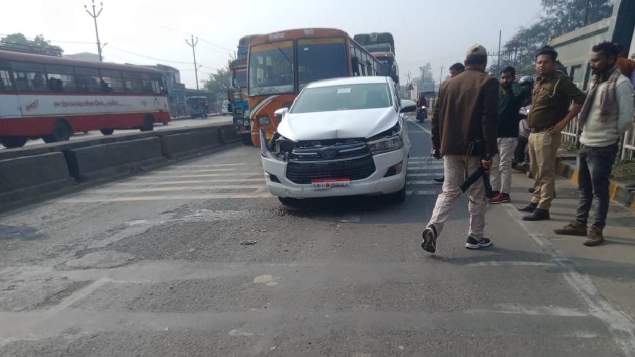 Jail Minister Suresh Rahi car collided with a tractor trolley