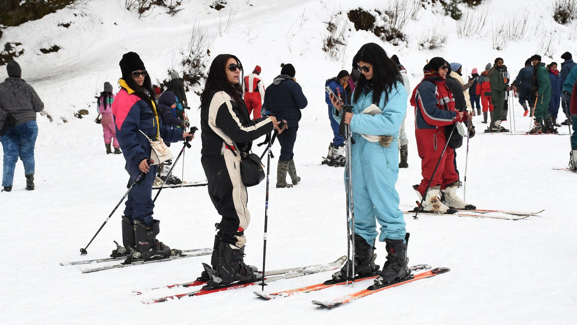 himachal weather update heavy snowfall in kinnaur and lahaul spiti two avalanche in kinnaur lahaul