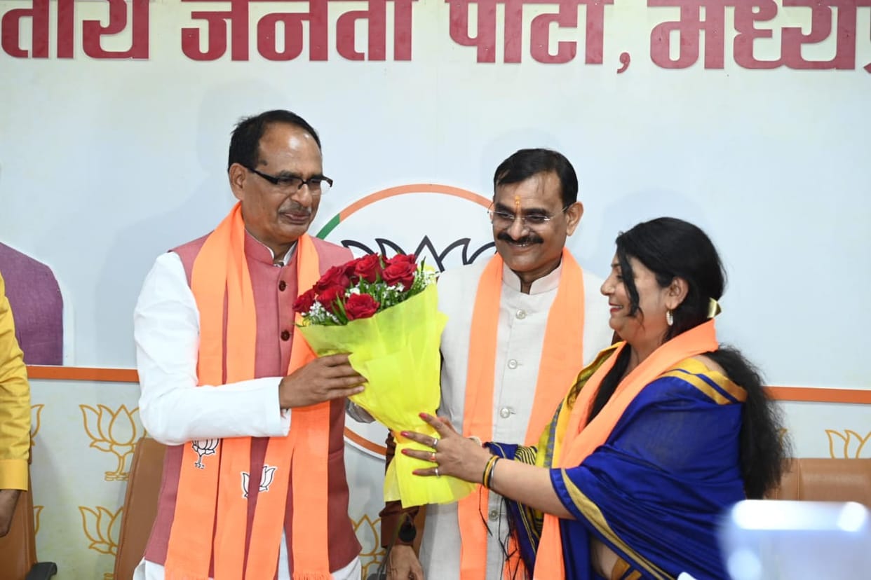 Independent mayor Preeti Suri and three councilors from Katni return to BJP
