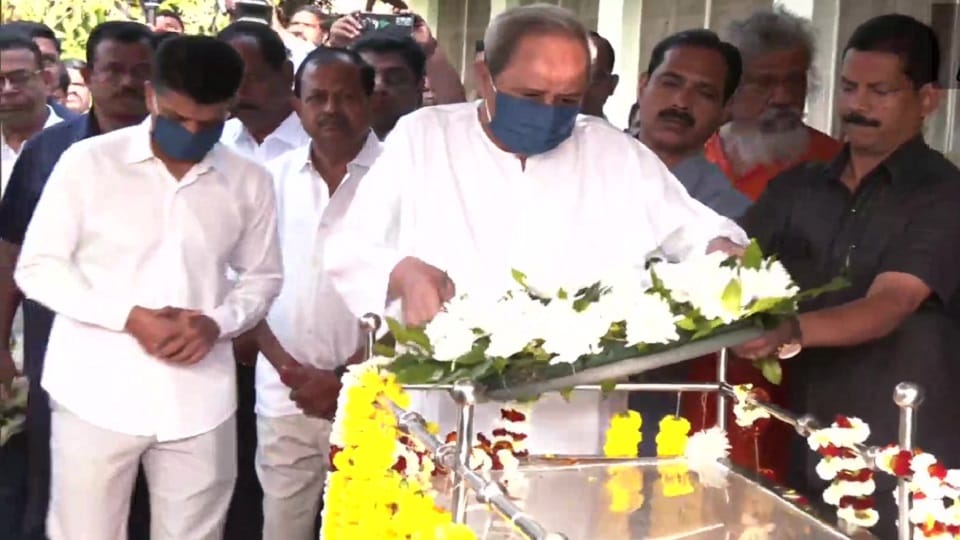 Odisha govt to accord state honour to deceased minister Naba Kishore Das, Naveen Patnaik pays last respects