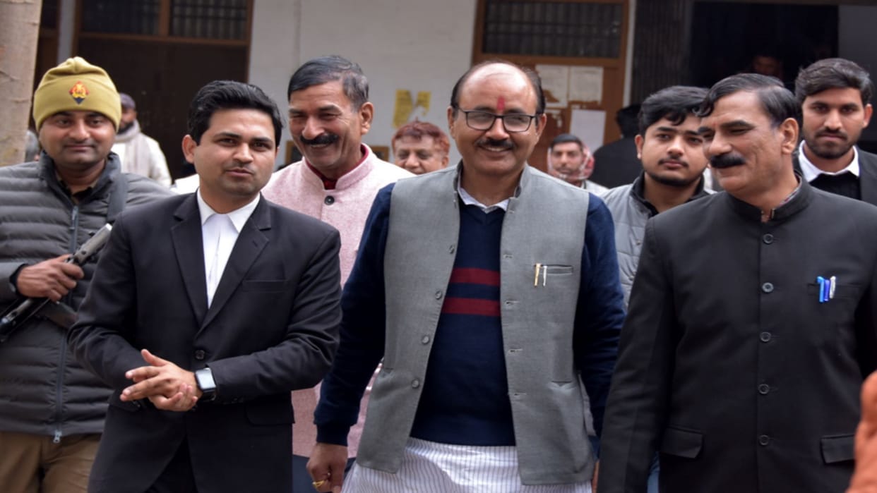 UP: BJP MP Pradeep Chaudhary appeared in court, non-bailable warrants were issued in five cases