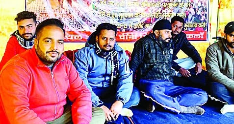 'Auction the Bajaj Sugar Mill, get us the outstanding sugarcane payment'