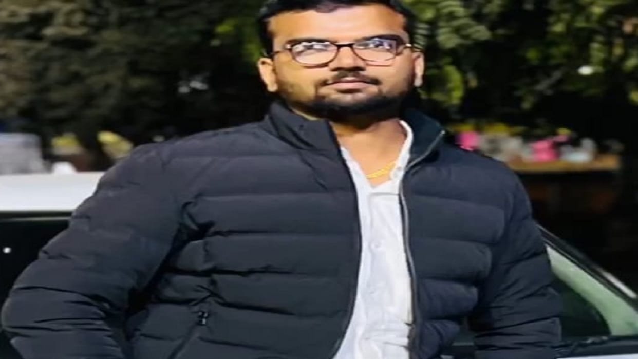 driver and the helper of the truck beat the car driver to death in a dispute over taking the pa
