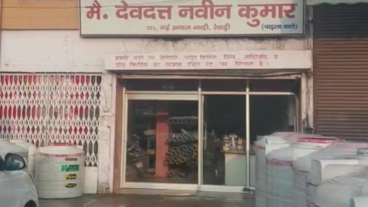 Three miscreants looted seven lakh rupees by taking the businessman hostage in Rewari