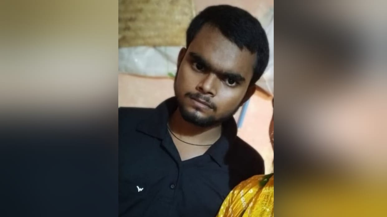 Mustard laden truck overturns on Ring Road in Lucknow, Zomato delivery boy dies