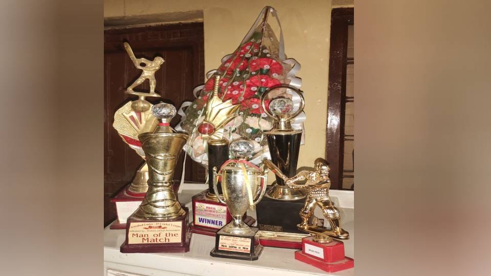 daughter of Firozabad Sonam seeks parents blessings after winning final match of U-19 Women Cricket World Cup