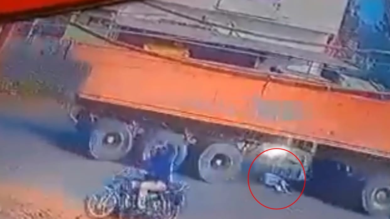 Video of teenager escape from death goes viral in sant kabir nagar
