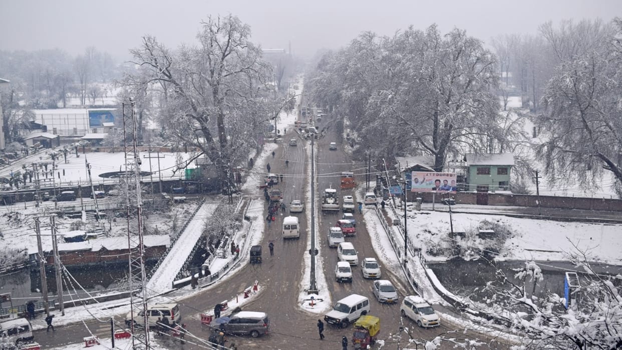 jammu kashmir weather Farewell to Chille Kalan today air traffic train service restored in valley