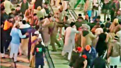 Barelvi and Khadim clash after sloganeering in Dargah