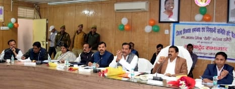 The issue of bad roads and waterlogging heated up in Disha's meeting