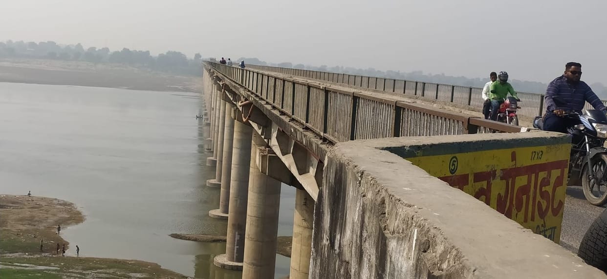 10 m on Yamuna at a cost of 100 crores. wide bridge proposed