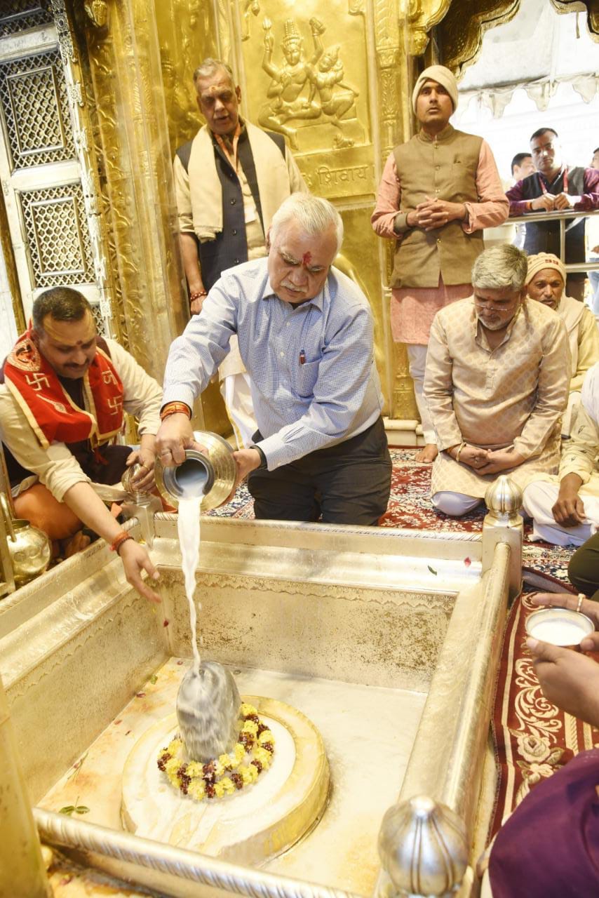 Chief Secretary of UP visited Baba, said- 'Prasad should be made in Vishwanath Dham on the lines of Tirupati'