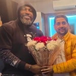 जालंधर में पहुंचे क्रिकेटर क्रिस गेल का स्वागत करते विधायक शीतलम अंगुराल व अन्य ।