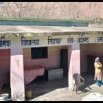 जोशीमठ में स्कूल में राहत शिविर