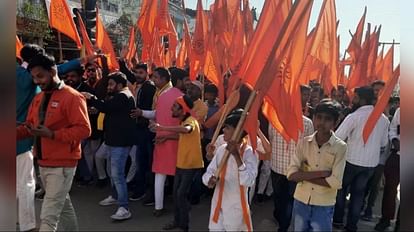 Bageshwar Dham:पंडित धीरेंद्र शास्त्री के समर्थन में आए उत्तराखंड के संत, निकाली भव्य ध्वज यात्रा - Uttarakhand Saints Support Bageshwar Dham Baba Pandit Dhirendra Shastri - Amar Ujala ...