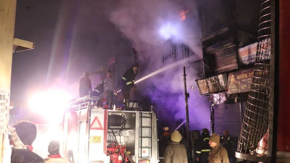 massive fire broke out in garment shop in Dhauli Pyau at Mathura  firefighters are trying to douse fire