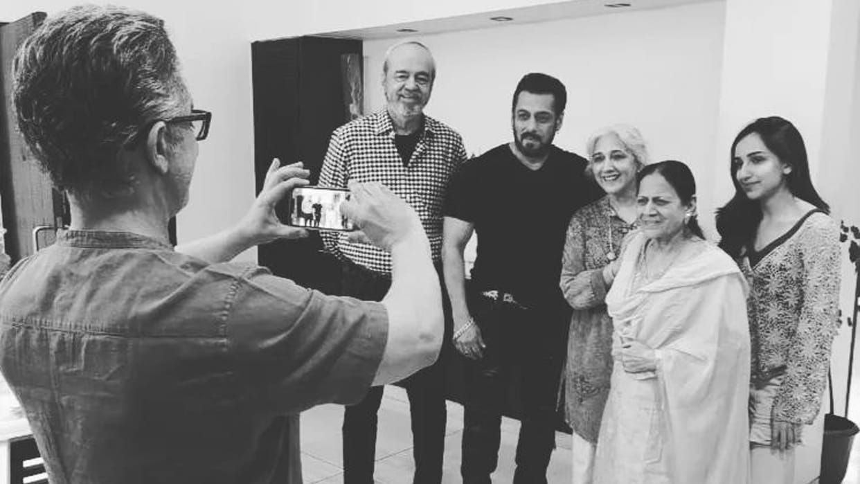 Salman Khan met Aamir Khan Pathaan Actress Nikhat Hegde Shared photo on  Social Media