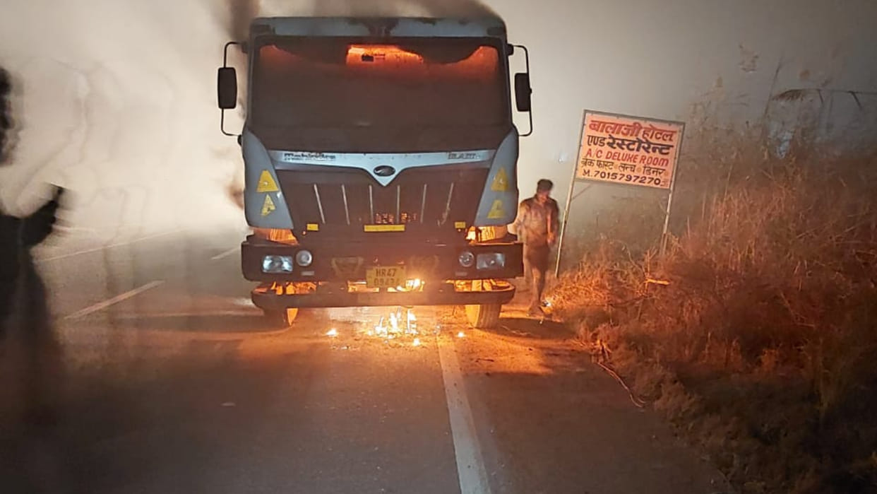 CNG truck caught fire at night near Achina police post of Charkhi Dadri