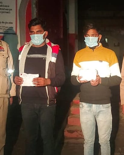 Two smugglers arrested by stf with smake worth of sixty lacks in saharanpur