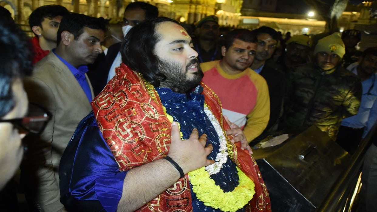 Mukesh Ambani's son Anant Ambani reached Kashi