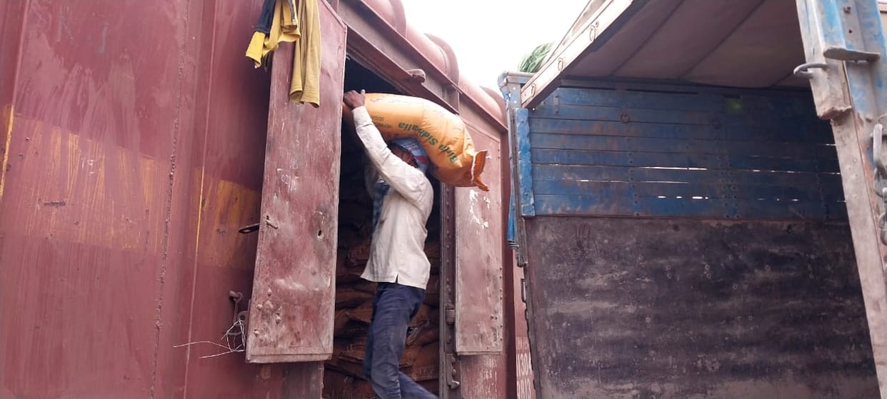 Bihar: Sugar sent from Siwan to England, second consignment from rail goods warehouse leaves for abroad