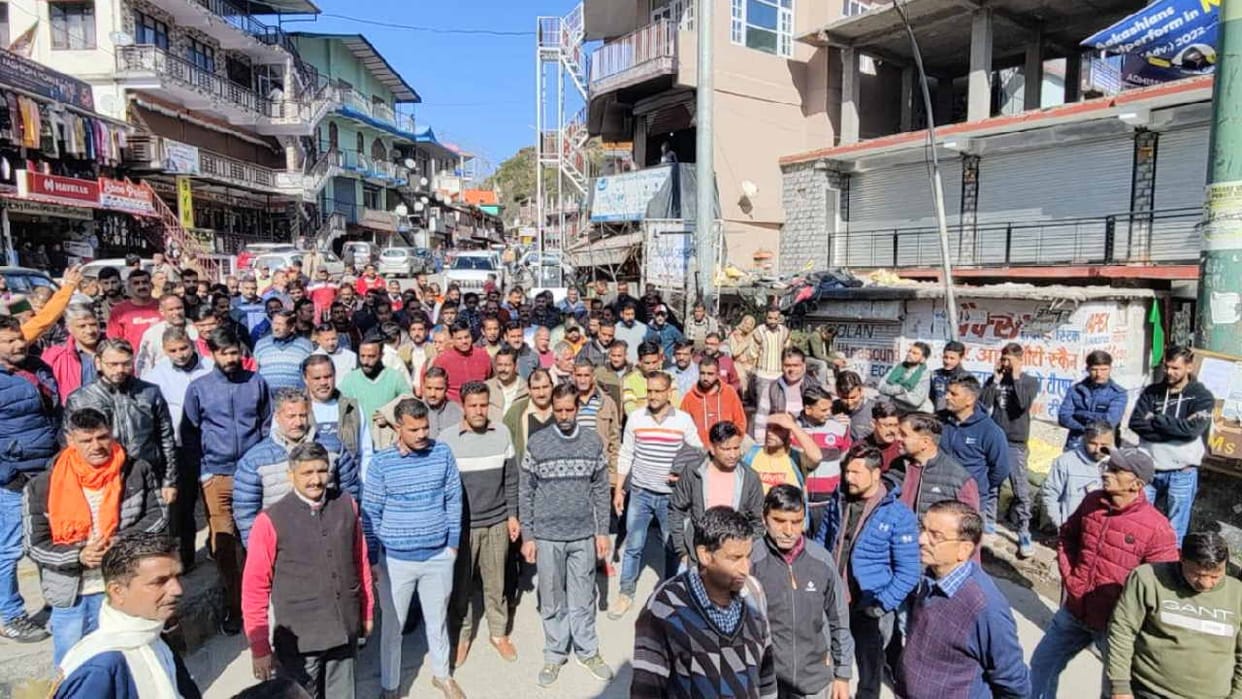 Cement dispute: Four districts came forward in the movement of Dadlaghat and Barmana truck unions