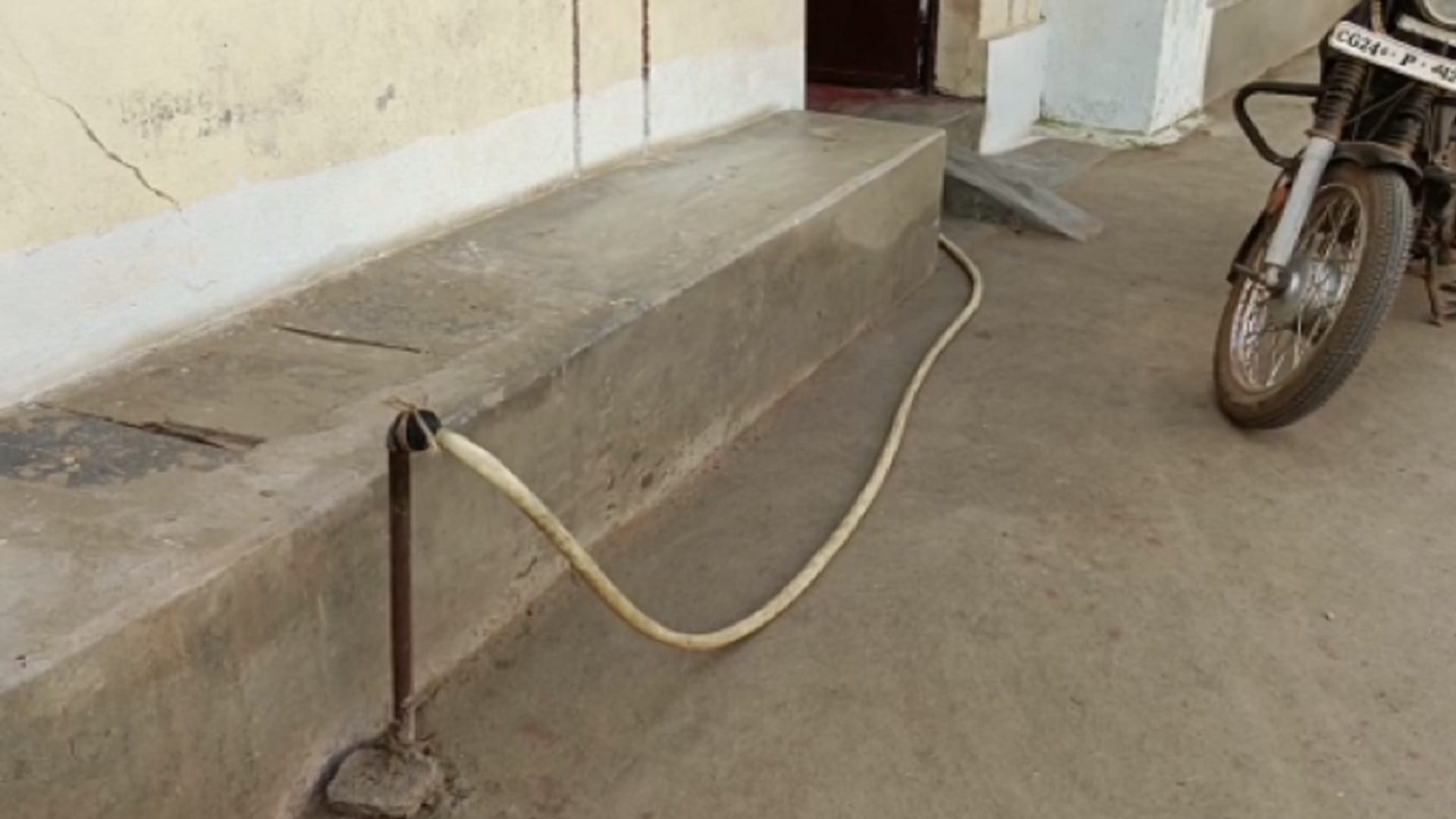 water crises in chhattisgarh; population of 1500 gets water for 15 minutes in balod
