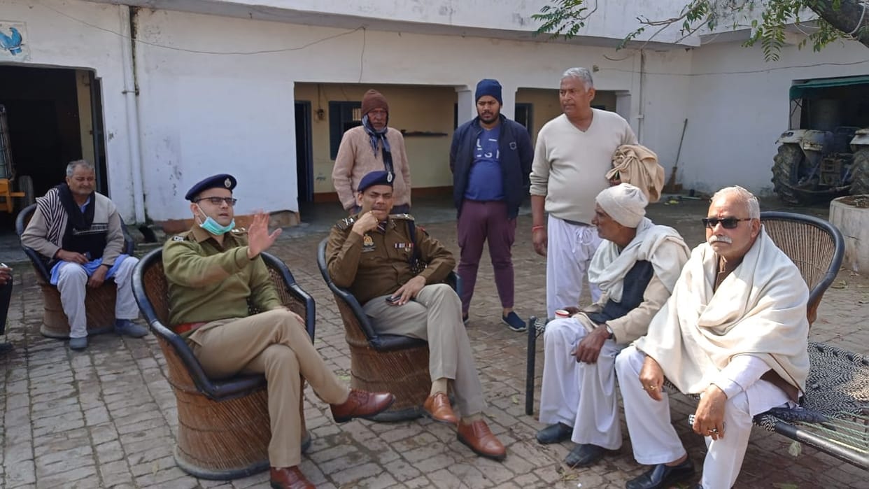 Meerut: the SSP has suspended two policemen including the station in-charge in the case of robbery