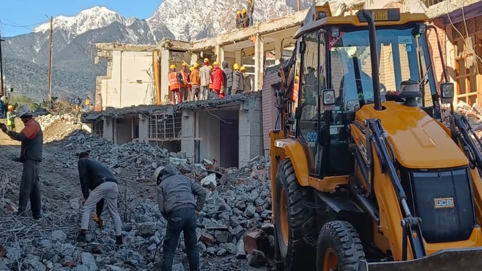 Joshimath Is Sinking affected People Will be shifted from schools All Update Today
