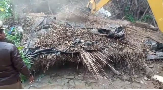 Case of conversion and marriage of minor in Banda, bulldozer thundered at the accuseds house