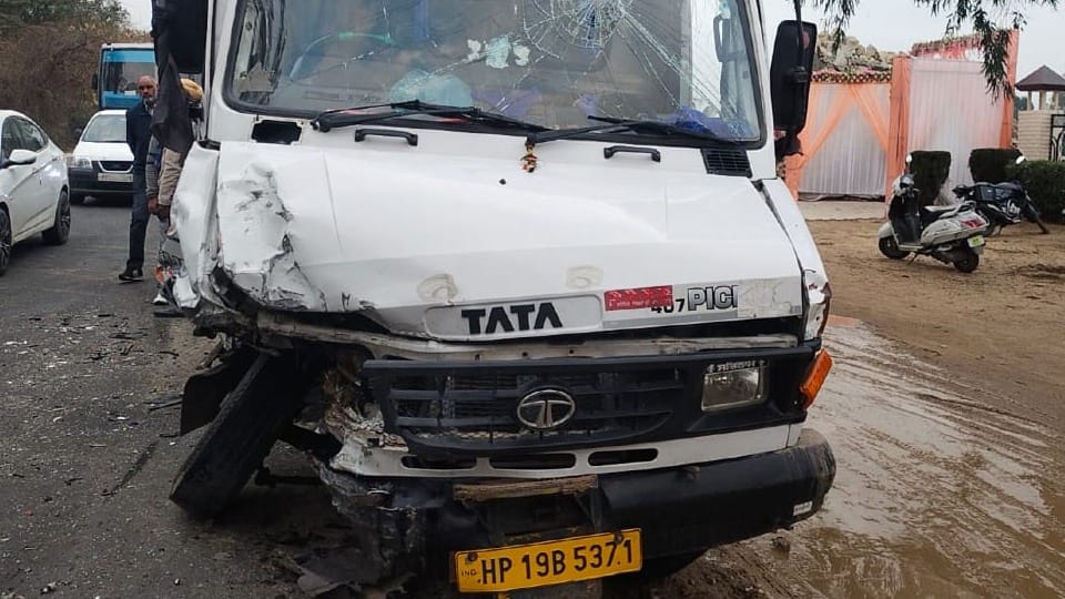 12 people injured in road accident in Kapurthala